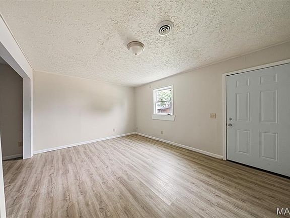 4th image of 15020 Hackney Dr