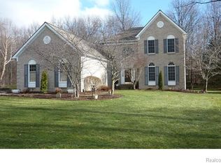 442 Timber Ridge Dr, Highland, MI 48357