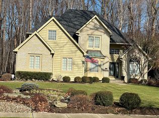 8483 Hilltop Dr, Mentor, OH 44060