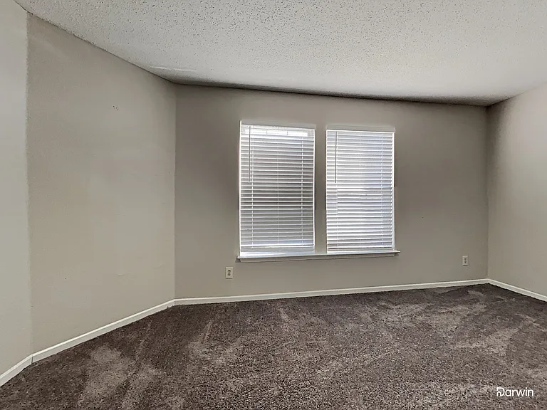 1933 Southernwood Ln — Photo 15
