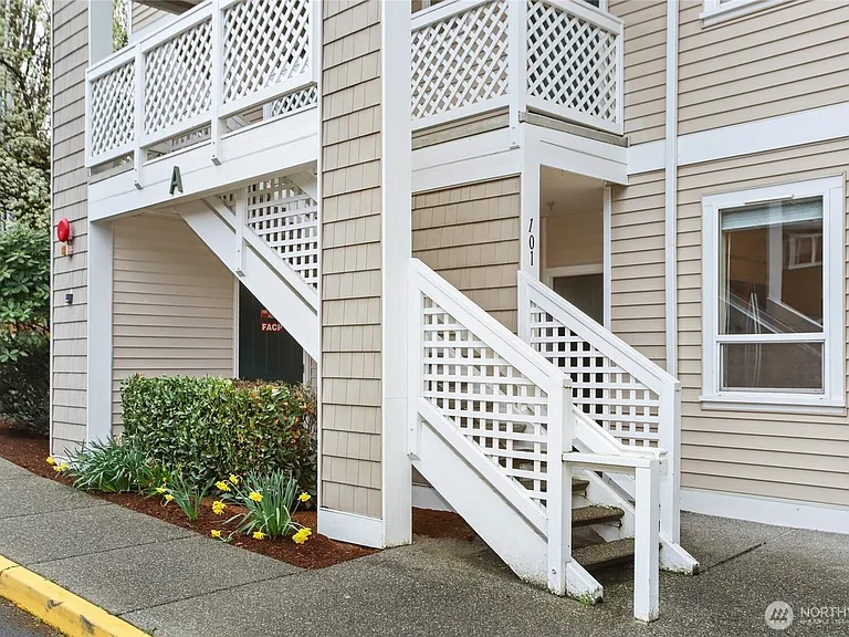 17827 80th Ave NE #A101 — Photo 17