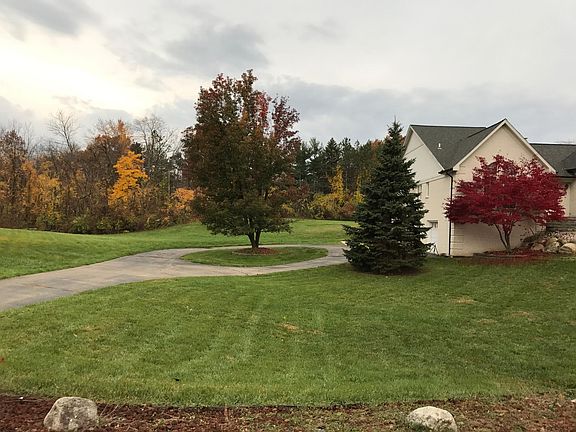 Walk out lower level suite with circular driveway