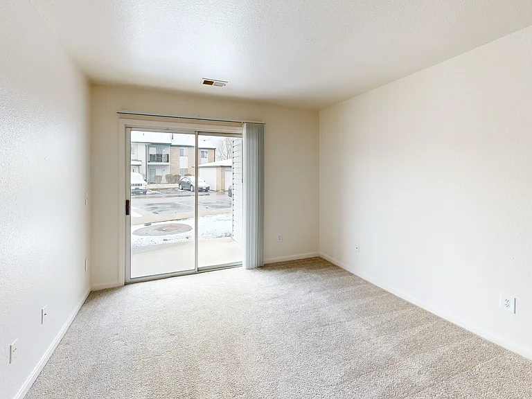 Lyons Gate Apartments — Photo 24