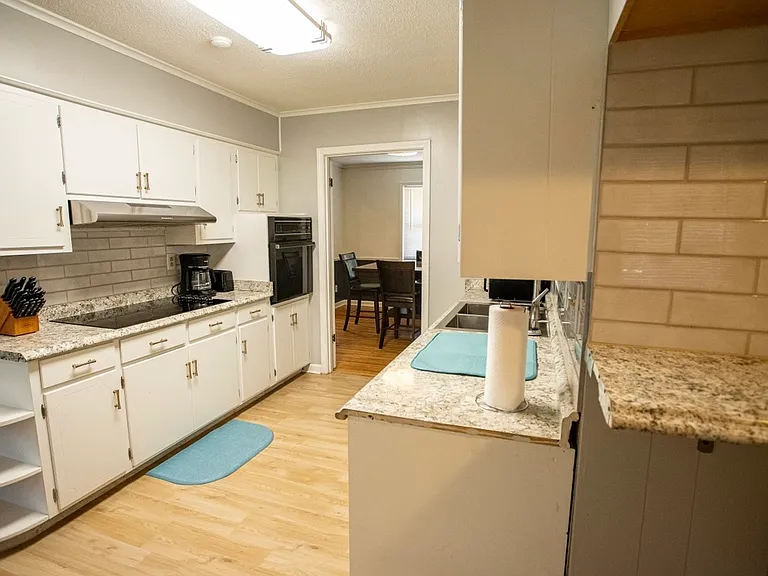 1102 Whitaker Cv — Photo 3