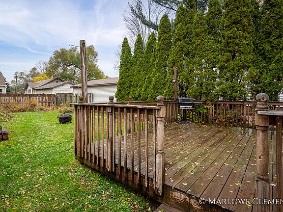 5th image of 2037 Emerald Ave NE