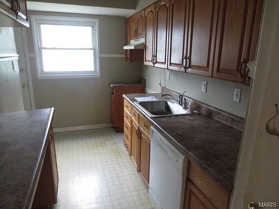 3rd image of 10351 Renfrew Dr