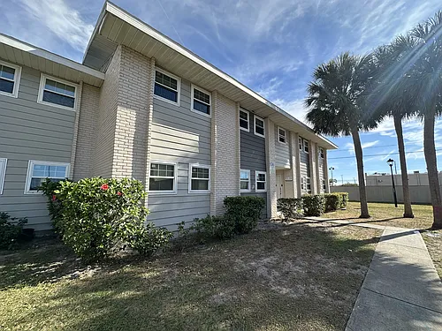 836 Sky Lake Cir Photo 1