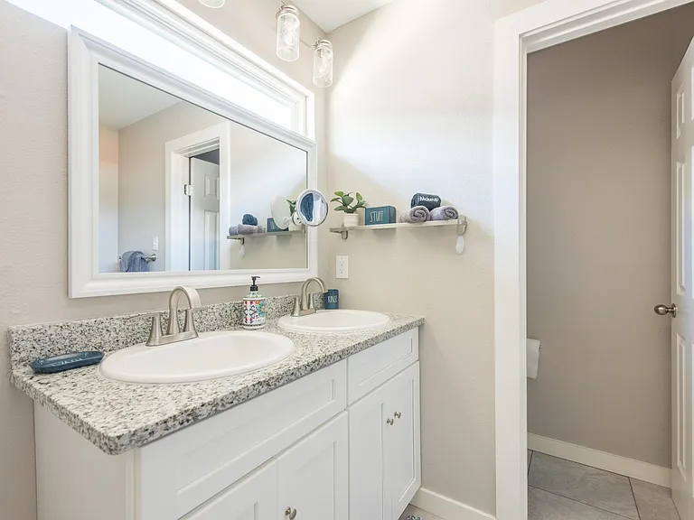 708 S Olive St — Photo 19