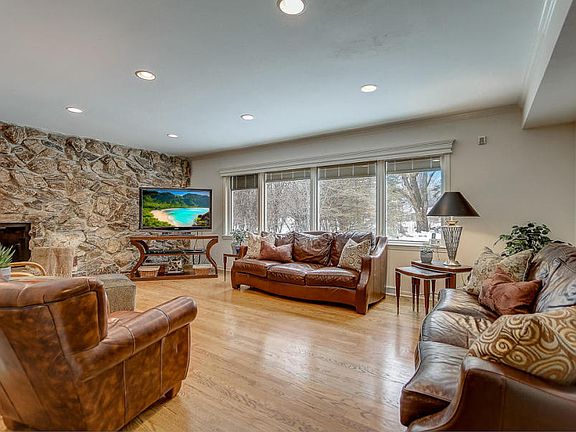 3rd image of 9421 N Fairway Cir