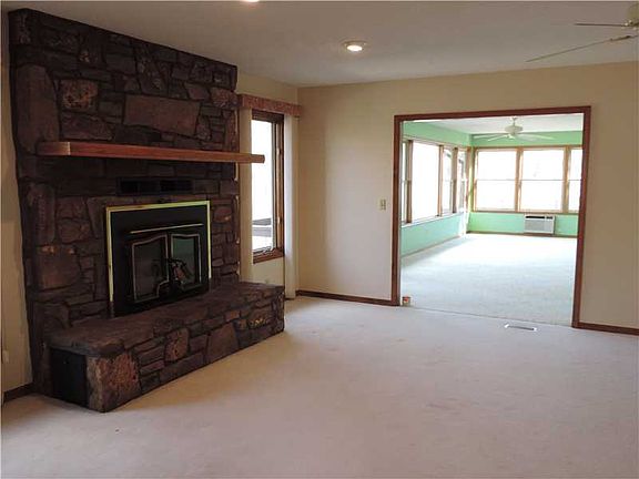 3rd image of Knighton Dr