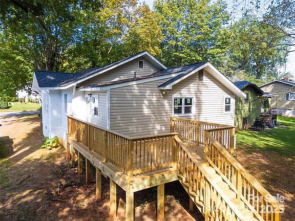 4th image of 137 Woodlawn Dr