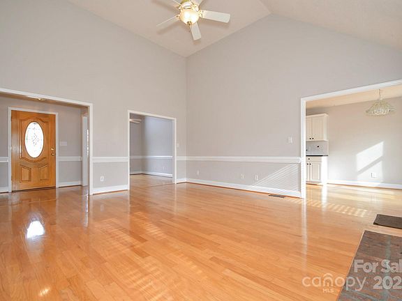 2nd image of 2322 Supreme Dr