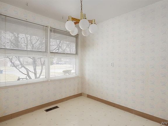 3rd image of 93 Meadow Stream Dr