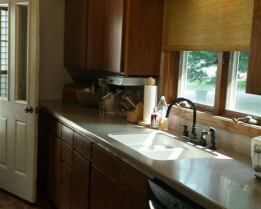 3rd image of 607 N Craig St