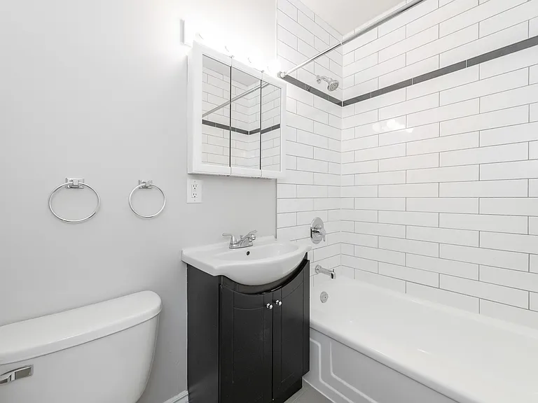 200 Bronson Ave — Photo 9