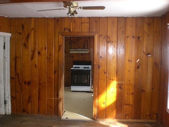 2nd image of 1512 N Park St