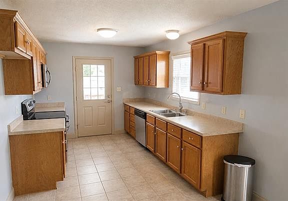 4th image of 639 Olivia Dr