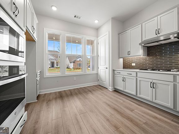 4th image of 158 Catalina Ct