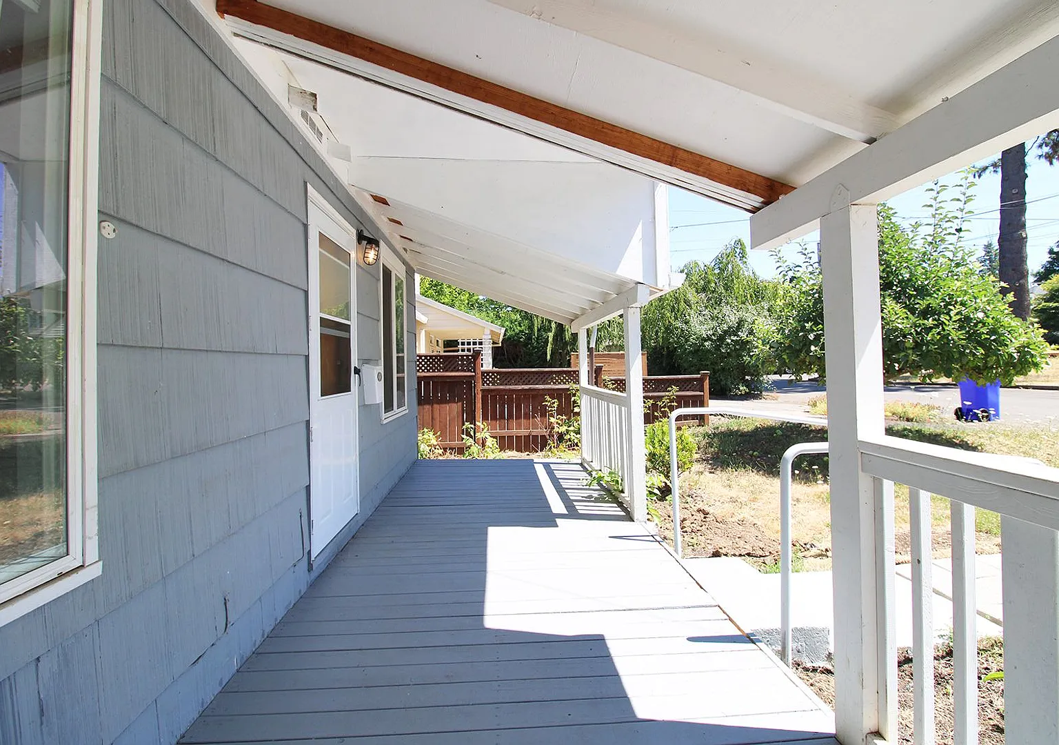 Delightful Roseway 2 Bed/2Bath Bungalow — Photo 3