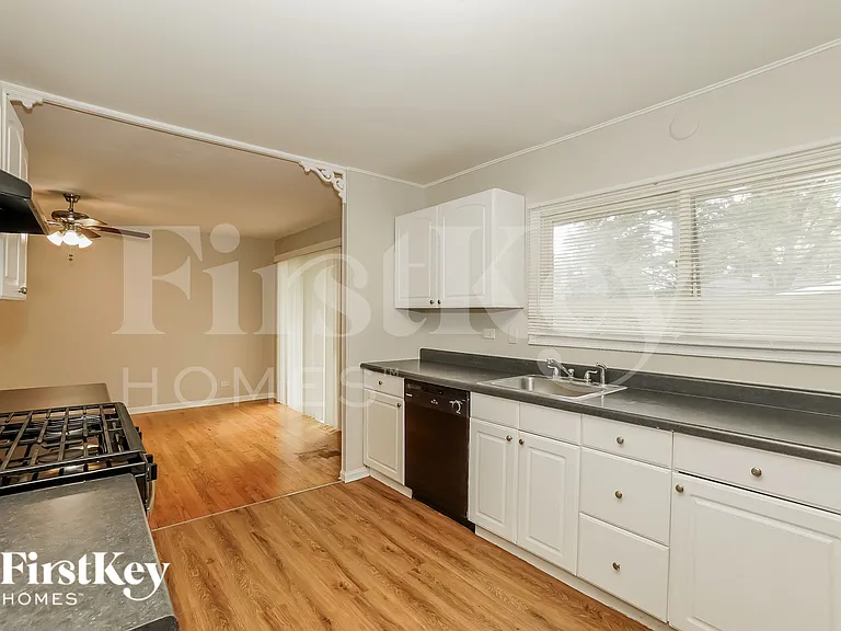 22728 Ridgeway Ave — Photo 8