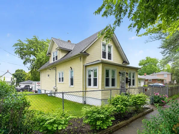 1015 Glenn Dr, North Chicago, IL 60064