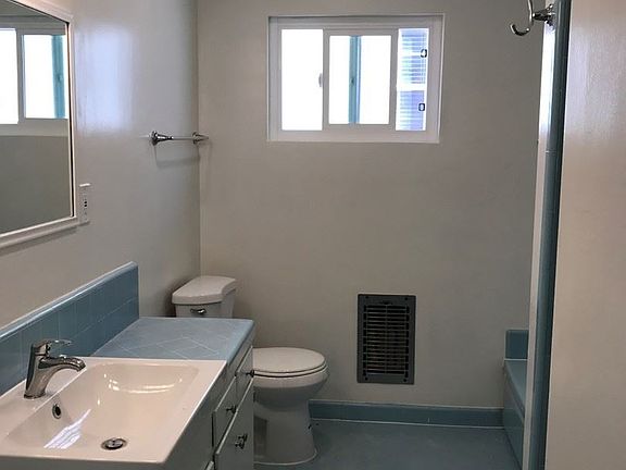 3rd image of 4667 Maplewood Ave APT 5
