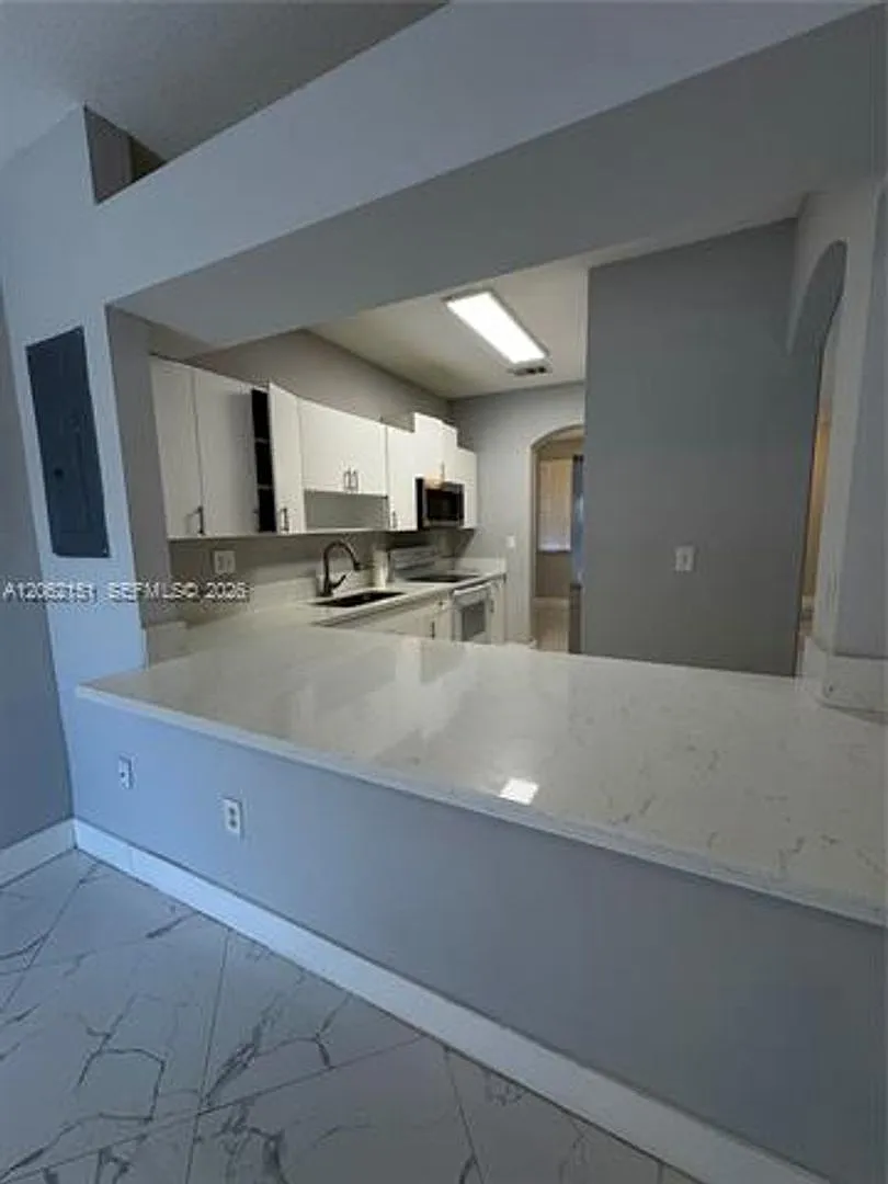 8360 NW 10th St th 9C, Miami, FL 33126 — Photo 1