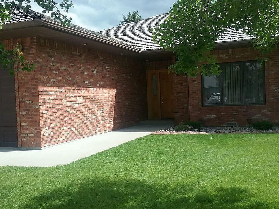 Front entry into vestibule - windows into 2nd bedroom