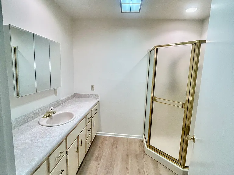 Accessory Unit Bathroom