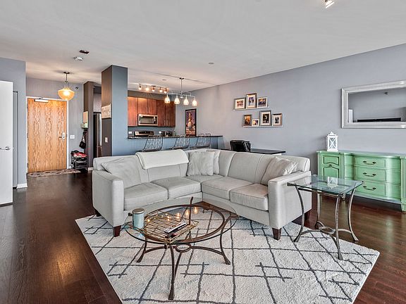 5th image of 757 N Orleans St #1105