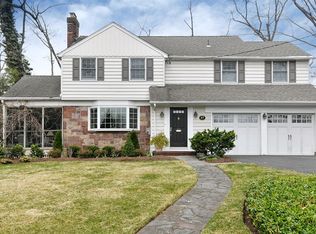 17 Beechwood Rd, Ho Ho Kus, NJ 07423