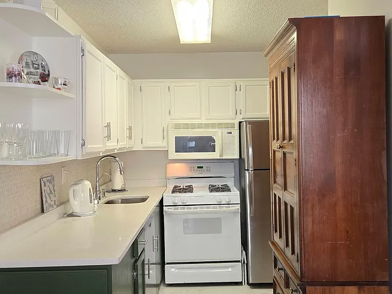 5225 Pooks Hill Rd #703N — Photo 3