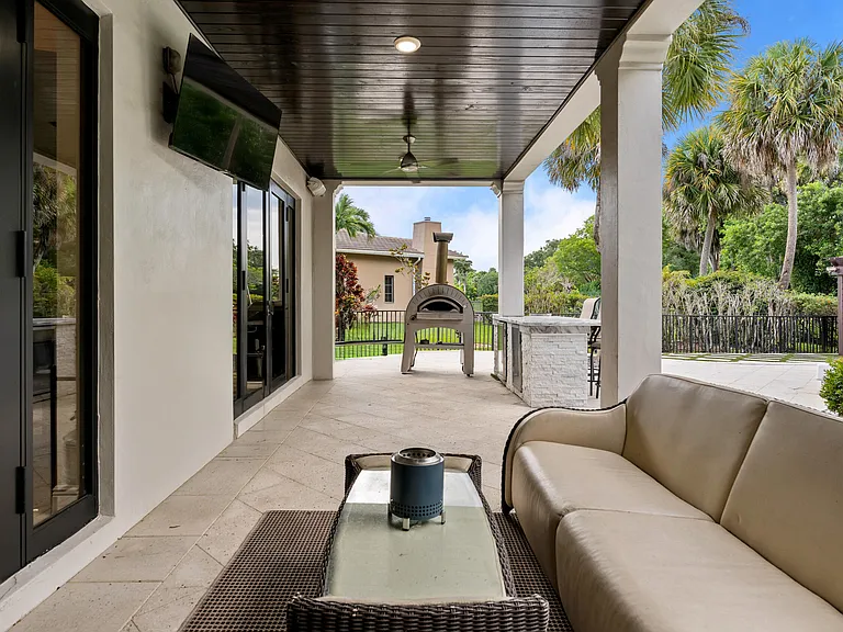 9521 Eden Mnr — Photo 40