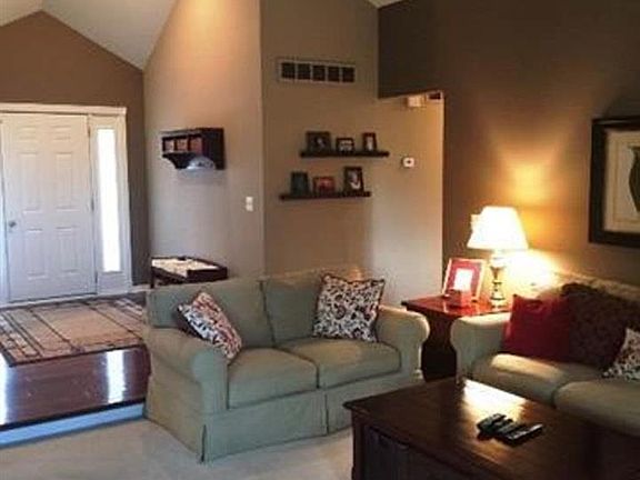 4th image of 43557 Hillsboro Dr