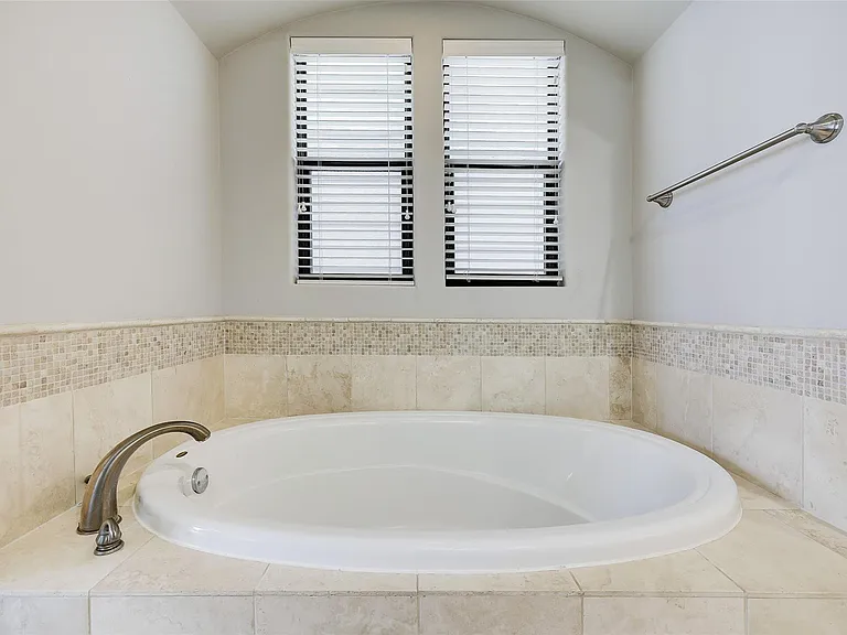 3245 Maxroy St — Photo 18
