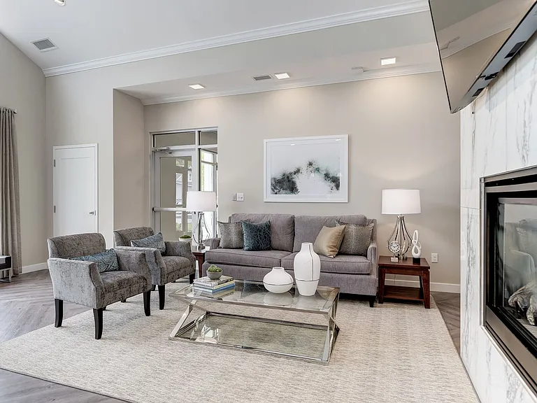Satyr Hill Apartments — Photo 25