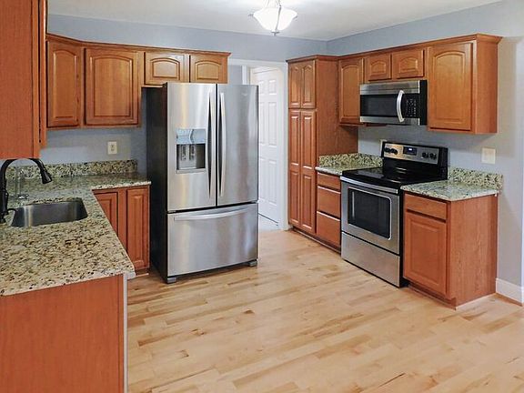 5th image of 462 Buckler Dr