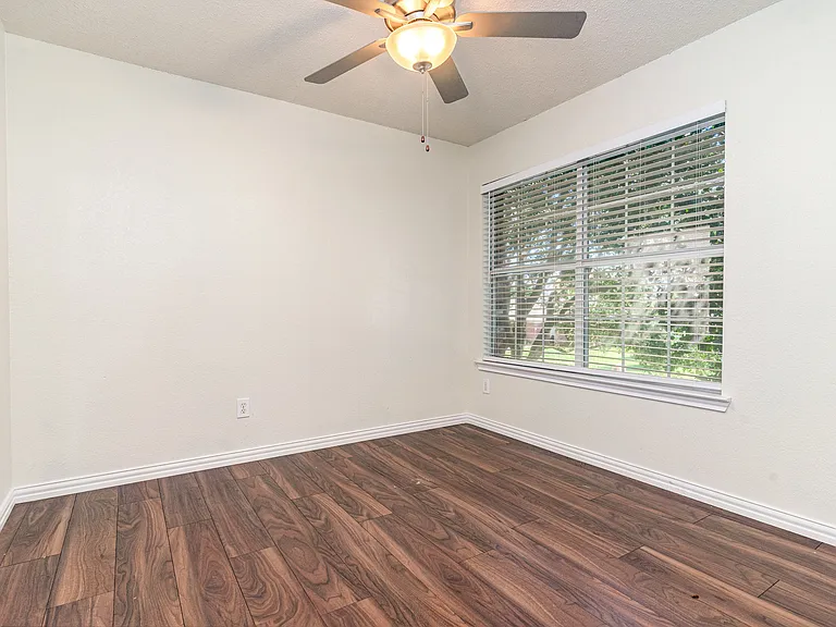 1810 Cedar Ridge Dr — Photo 22