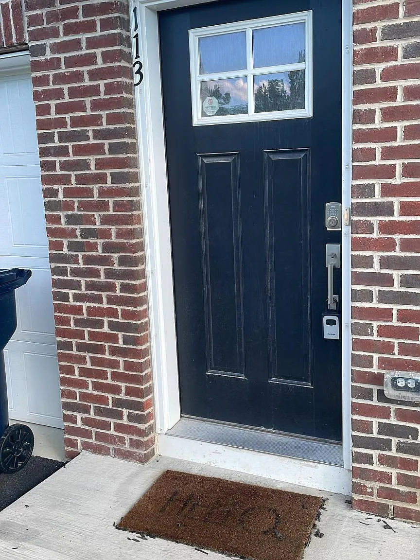 3 bed, 4.0 bath, 2227 sqft, $2,900 — Photo 2