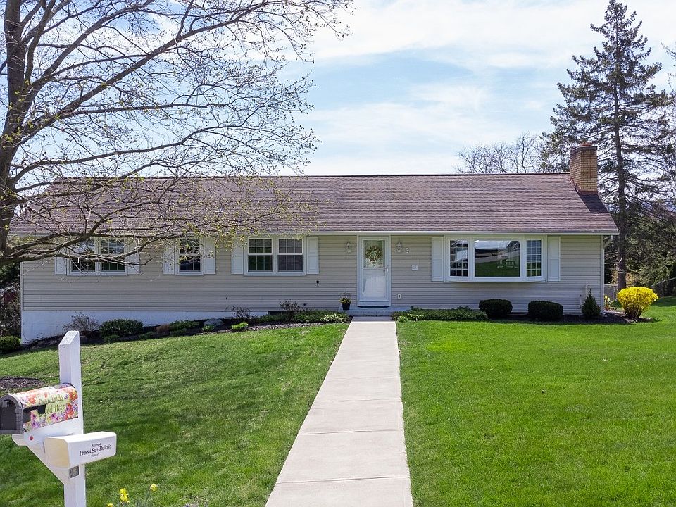 1st image of 5 Oxford Dr