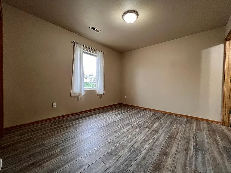 1010 Grove St — Photo 18