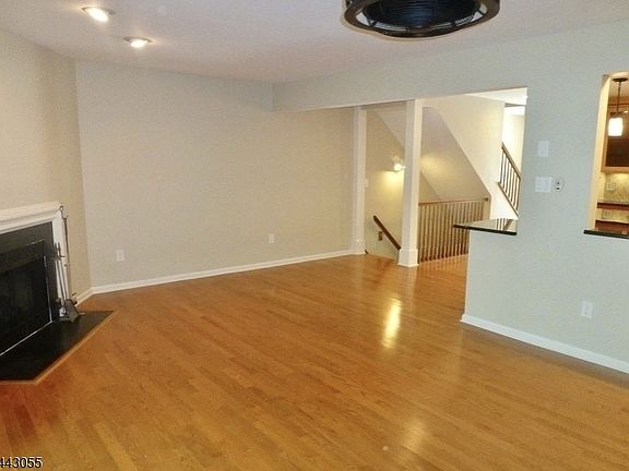 5th image of 48 Aberdeen Dr