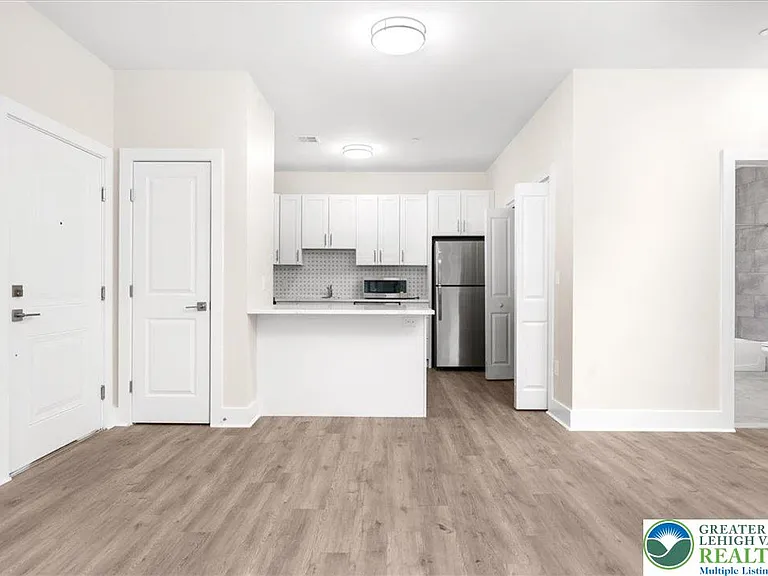410 William St #102 — Photo 9