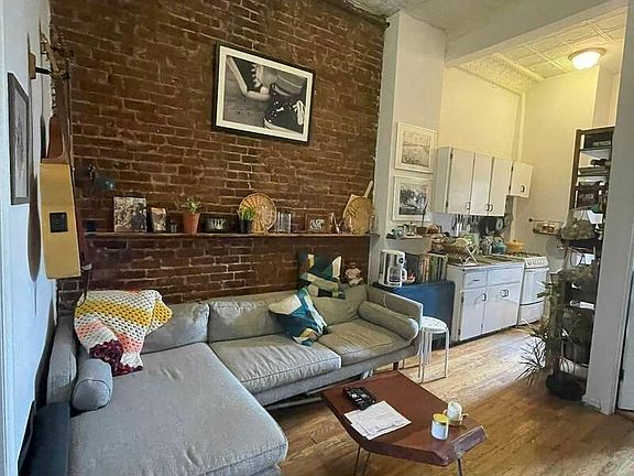 3rd image of 144 Huntington St #2