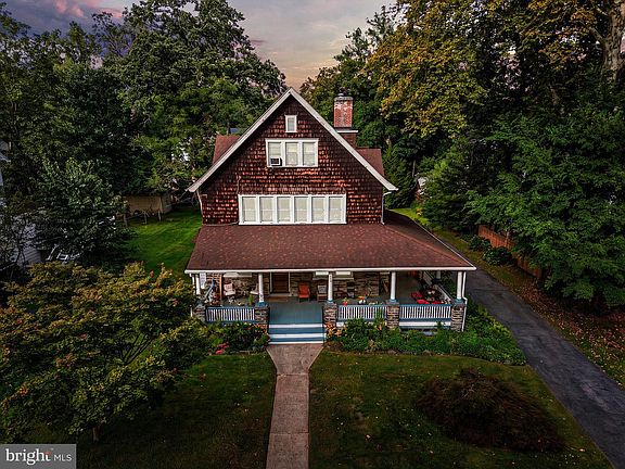 2nd image of 239 Kenyon Ave