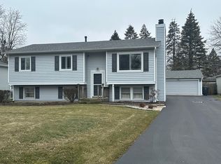 1909 Longmeadow Dr, Lindenhurst, IL 60046