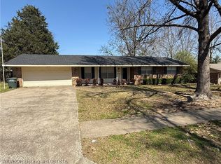 1707 E Fryar Dr, Sallisaw, OK 74955