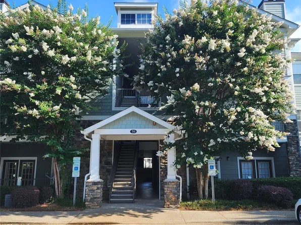 700 Vista Lake Dr APT 101, Candler, NC 28715