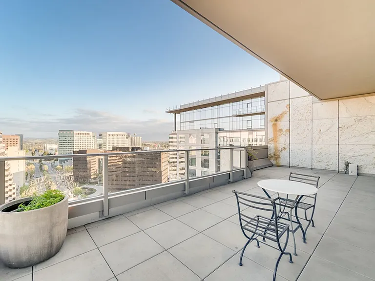 38 N Almaden Blvd #2023 — Photo 17