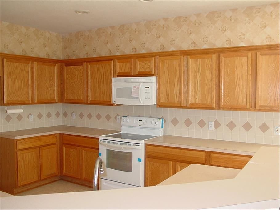 2nd image of 2315 Meadow Briar Dr